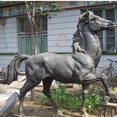 行走的馬兒，鑄銅動物馬雕塑