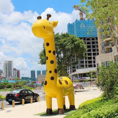 可愛的卡通長頸鹿，大型卡通動物景觀雕塑
