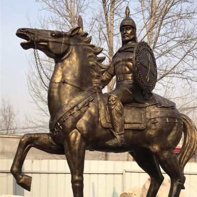 西方古代的騎馬士兵銅雕，手持盾牌騎馬身上的西方戰(zhàn)士