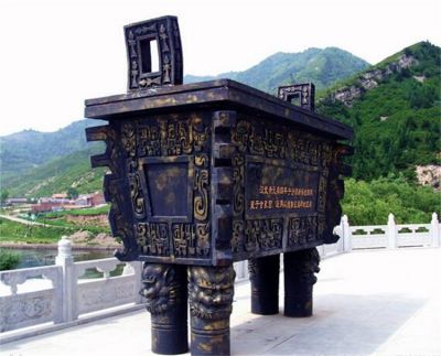 景區(qū)寺廟戶(hù)外擺放大型鑄鐵長(zhǎng)形鼎香爐