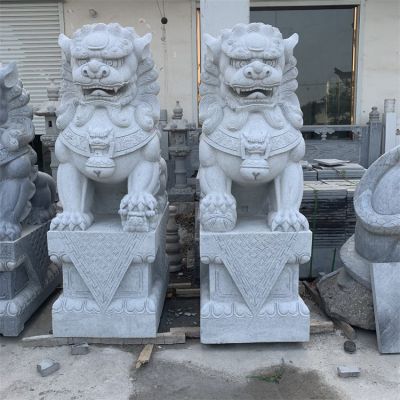企業(yè)門口兩側(cè)擺放大理石雕刻招財(cái)鎮(zhèn)宅獅子門墩