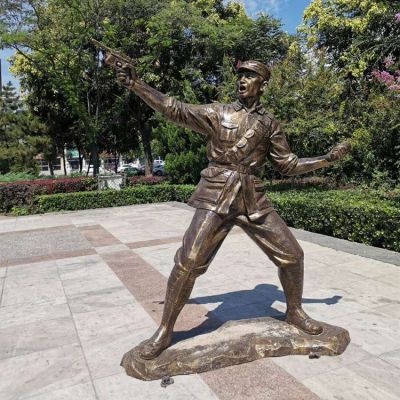 打仗的八路軍戰(zhàn)士，玻璃鋼仿銅人物像