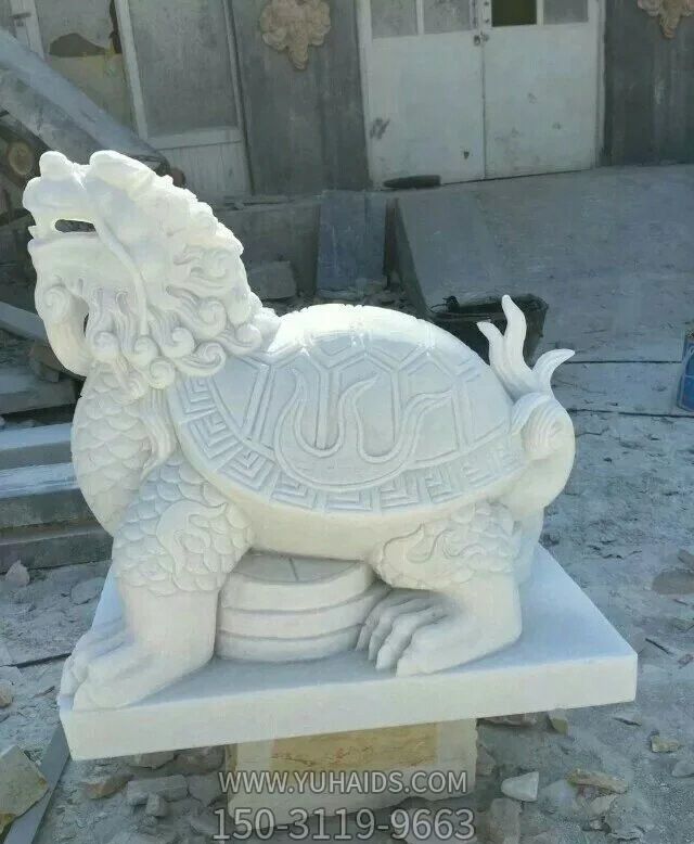 公園里擺放的翹尾巴的漢白玉石雕創(chuàng)意龍龜雕塑