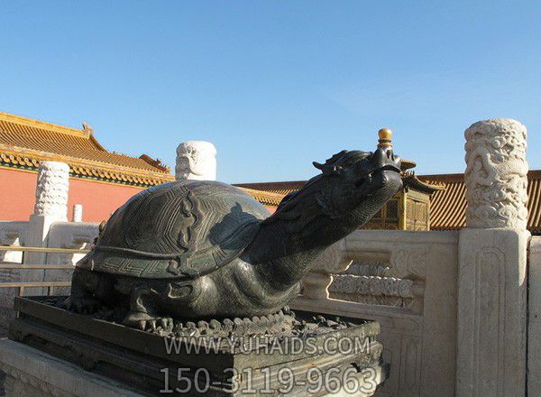 景區(qū)擺放的黑色的玻璃鋼創(chuàng)意龍龜?shù)袼?>
                                <h2>景區(qū)擺放的黑色的玻璃鋼創(chuàng)意龍龜?shù)袼?參數(shù)說明</h2>
                                                                        <table>
                                      <tr>
                                        <th>產(chǎn)品標(biāo)題</th>
                                        <td>景區(qū)擺放的黑色的玻璃鋼創(chuàng)意龍龜?shù)袼?/td>
                                      </tr>
                                      <tr>
                                        <th>發(fā)布時間</th>
                                        <td>2023-06-07 19:16</td>
                                      </tr>
                                      <tr>
                                        <th>價格</th>
                                        <td><span>電話咨詢</td>
                                      </tr>
                                                                              <tr>
                                          <th>雕刻內(nèi)容</th>
                                          <td>龍、龍龜</td>
                                        </tr>
                                                                              <tr>
                                          <th>制作材質(zhì)</th>
                                          <td>玻璃鋼</td>
                                        </tr>
                                                                          </table>
                                <h2>景區(qū)擺放的黑色的玻璃鋼創(chuàng)意龍龜?shù)袼?詳細(xì)說明</h2>
                                <p>玉海雕塑是一家綜合性的雕塑公司，擁有多款景區(qū)擺放的黑色的玻璃鋼創(chuàng)意龍龜?shù)袼苣Ｐ?，可加工定制多種景區(qū)擺放的黑色的玻璃鋼創(chuàng)意龍龜?shù)袼?，支持材質(zhì)、樣式、風(fēng)格、尺寸大小等方面的調(diào)整修改定制。我們所加工制作的景區(qū)擺放的黑色的玻璃鋼創(chuàng)意龍龜?shù)袼苜|(zhì)優(yōu)價廉，遍布全國多個省市地區(qū)，想要了解更多案例圖片，請電話或微信咨詢。材質(zhì)、大小、樣式等都可以按需定制，還可根據(jù)您提供給的景區(qū)擺放的黑色的玻璃鋼創(chuàng)意龍龜?shù)袼軜訄D進(jìn)行制作！如有相關(guān)需求，歡迎致電（微信同號）：<span>150-3119-9663</span></p>
                                                                <div   class=