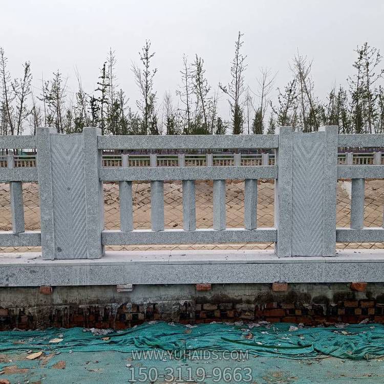 城市河道邊裝飾大理石雕刻防護(hù)欄桿；欄板雕塑