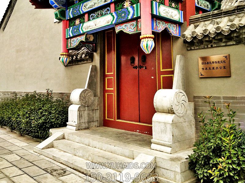事業(yè)單位古建筑門口擺放漢白玉簡(jiǎn)約石抱鼓雕塑