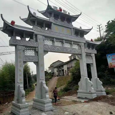 出口景區(qū)公墓擺放青石雕刻門(mén)牌坊
