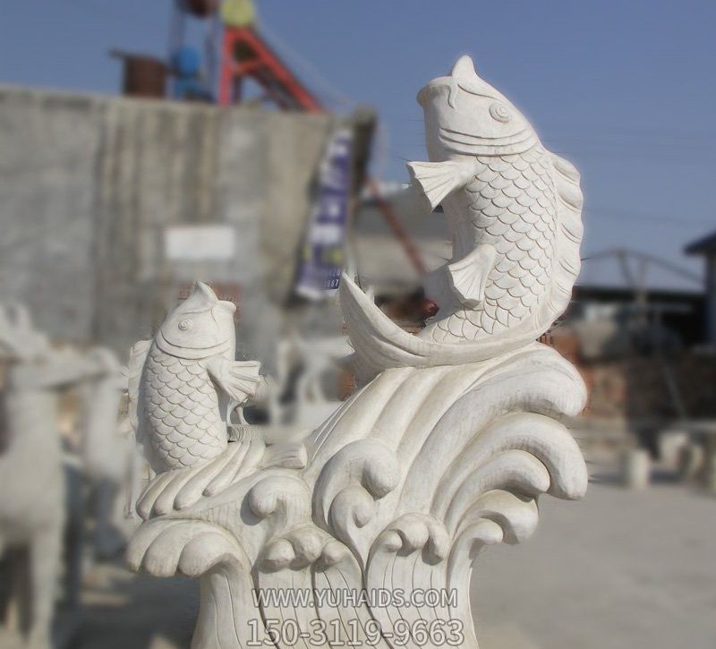 公園庭院擺放的雙魚(yú)漢白玉石雕創(chuàng)意噴水雕塑