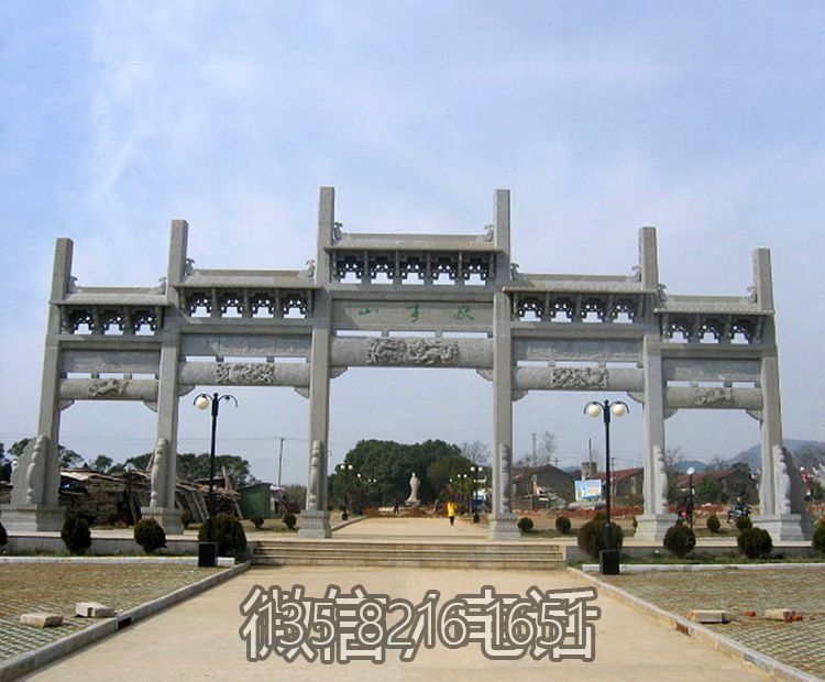 沖天式五間七柱廣場(chǎng)石雕牌坊