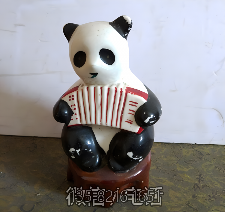 美陳裝飾擺件玻璃鋼卡通拉手風(fēng)琴的熊貓雕塑