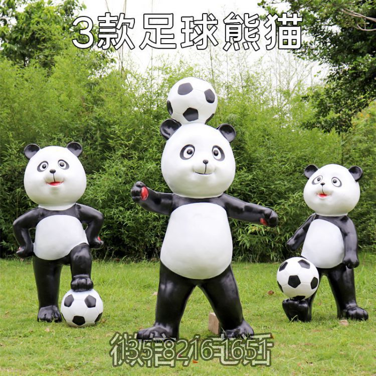 戶外玻璃鋼卡通踢足球的熊貓雕塑