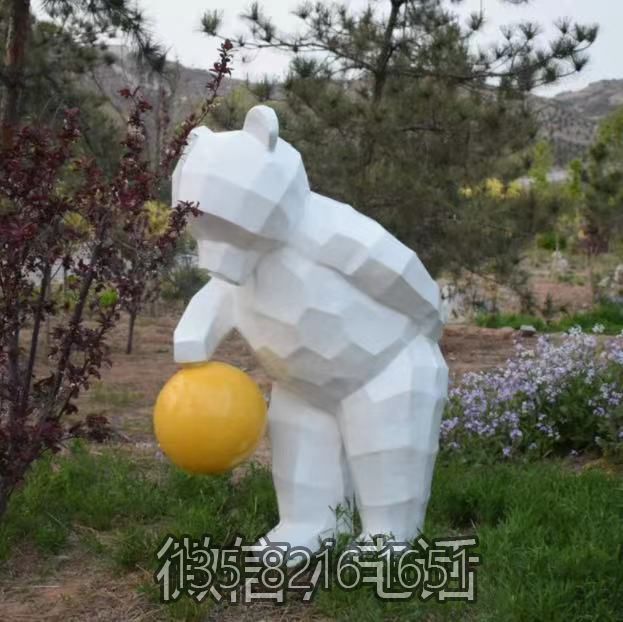 拍球的塊面熊貓雕塑