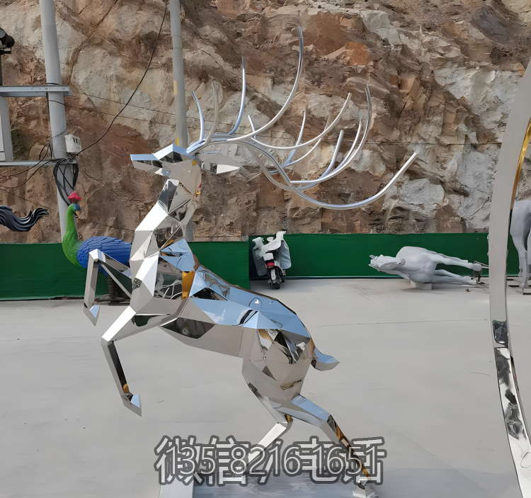 不銹鋼動(dòng)物擺件景區(qū)戶外定制塊面動(dòng)物擺件梅花鹿雕塑