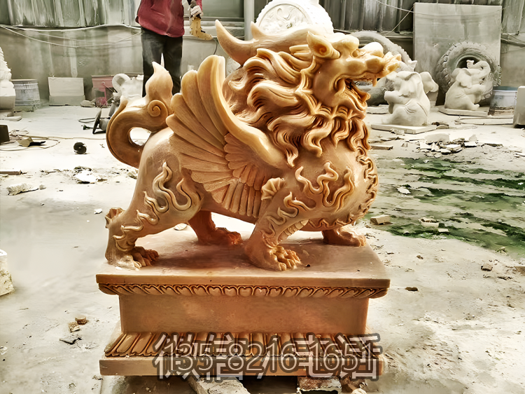 晚霞紅石雕創(chuàng)意景觀擺件大型鎮(zhèn)宅招財(cái)庭院別墅門口貔貅雕塑