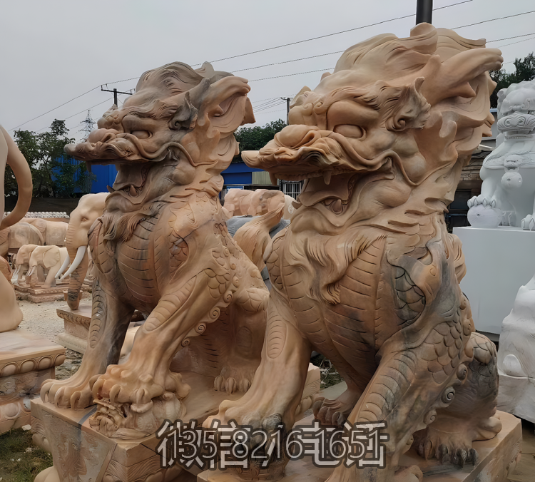 酒店大型景觀黃蠟石石雕招財(cái)神獸麒麟雕塑