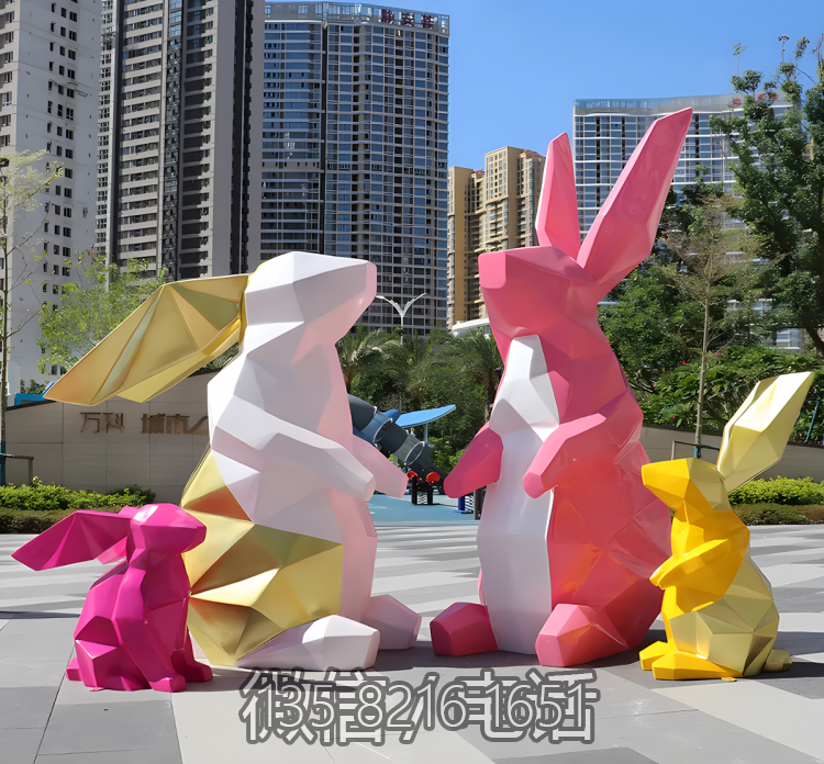 園林定制玻璃鋼幾何動(dòng)物景觀裝飾不銹鋼塊面兔子雕塑
