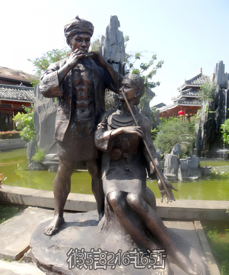 吹奏樂器的少數(shù)民族情景人物銅雕吹奏雕塑