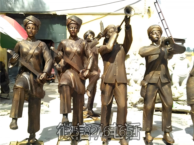 玻璃鋼仿銅少數(shù)民族演奏樂(lè)器的情景人物雕塑