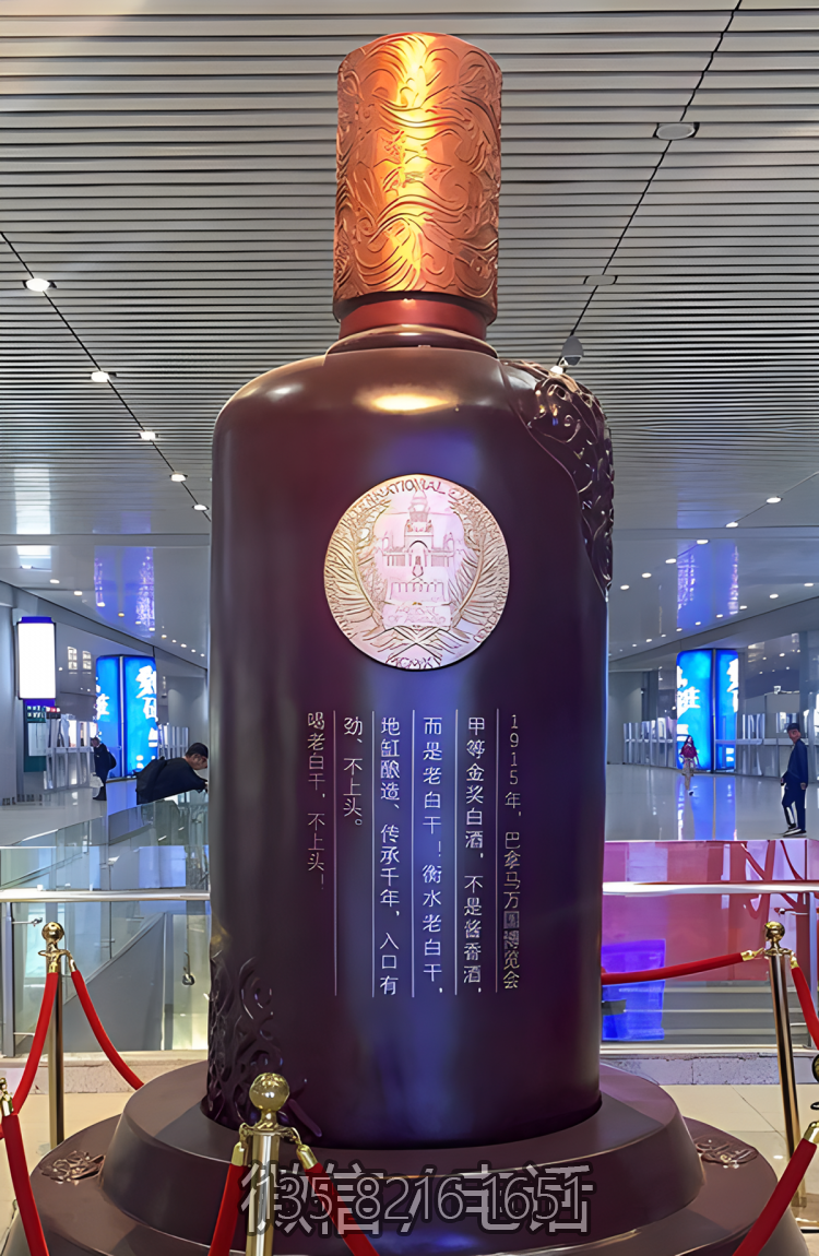 玻璃鋼仿真酒瓶，企業(yè)展廳美陳雕塑
