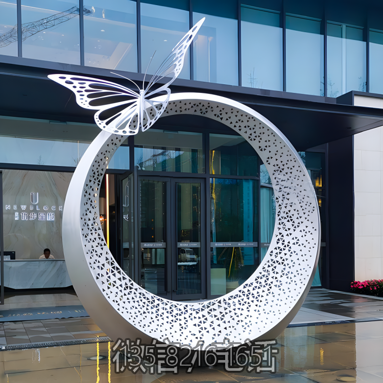 圓環(huán)雕塑-戶外廣場不銹鋼鏤空蝴蝶落在圓環(huán)雕塑 圓環(huán)雕塑-戶外廣場不銹鋼鏤空蝴蝶落在圓環(huán)雕塑