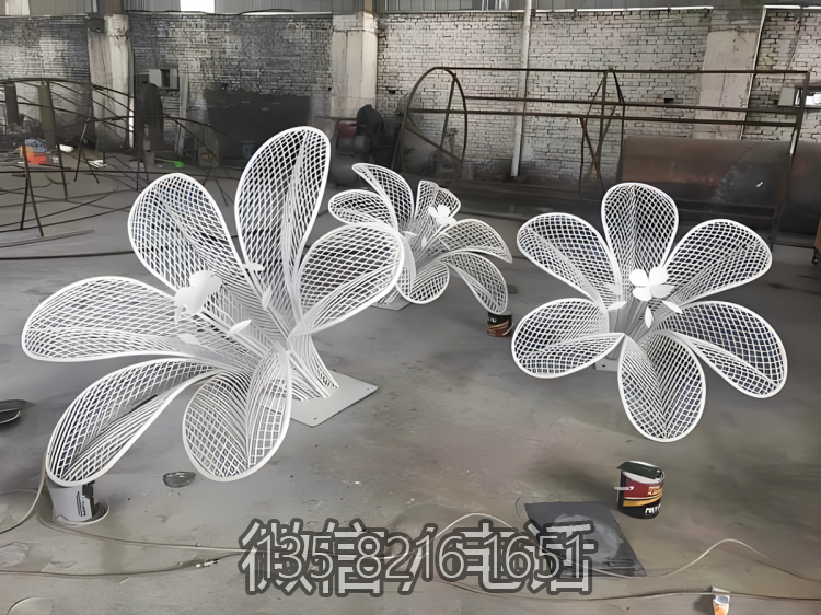 鏤空牽?；ú讳P鋼編織雕塑