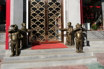 吹嗩吶酒店婚慶門(mén)口迎賓孩童擺件吹奏雕塑