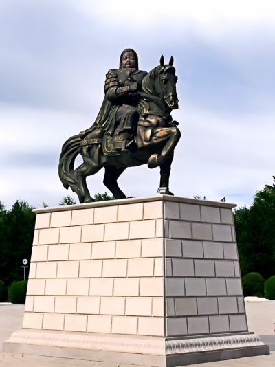 戶外廣場(chǎng)大型名人偉人景觀玻璃鋼鑄銅騎馬的成吉思汗雕塑