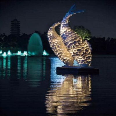 不銹鋼鏤空發(fā)光鯉魚(yú)景觀雕塑