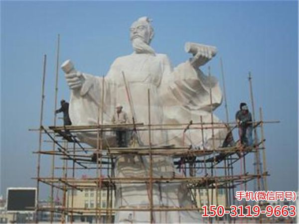 施工中的東方朔雕像 施工中的東方朔雕像